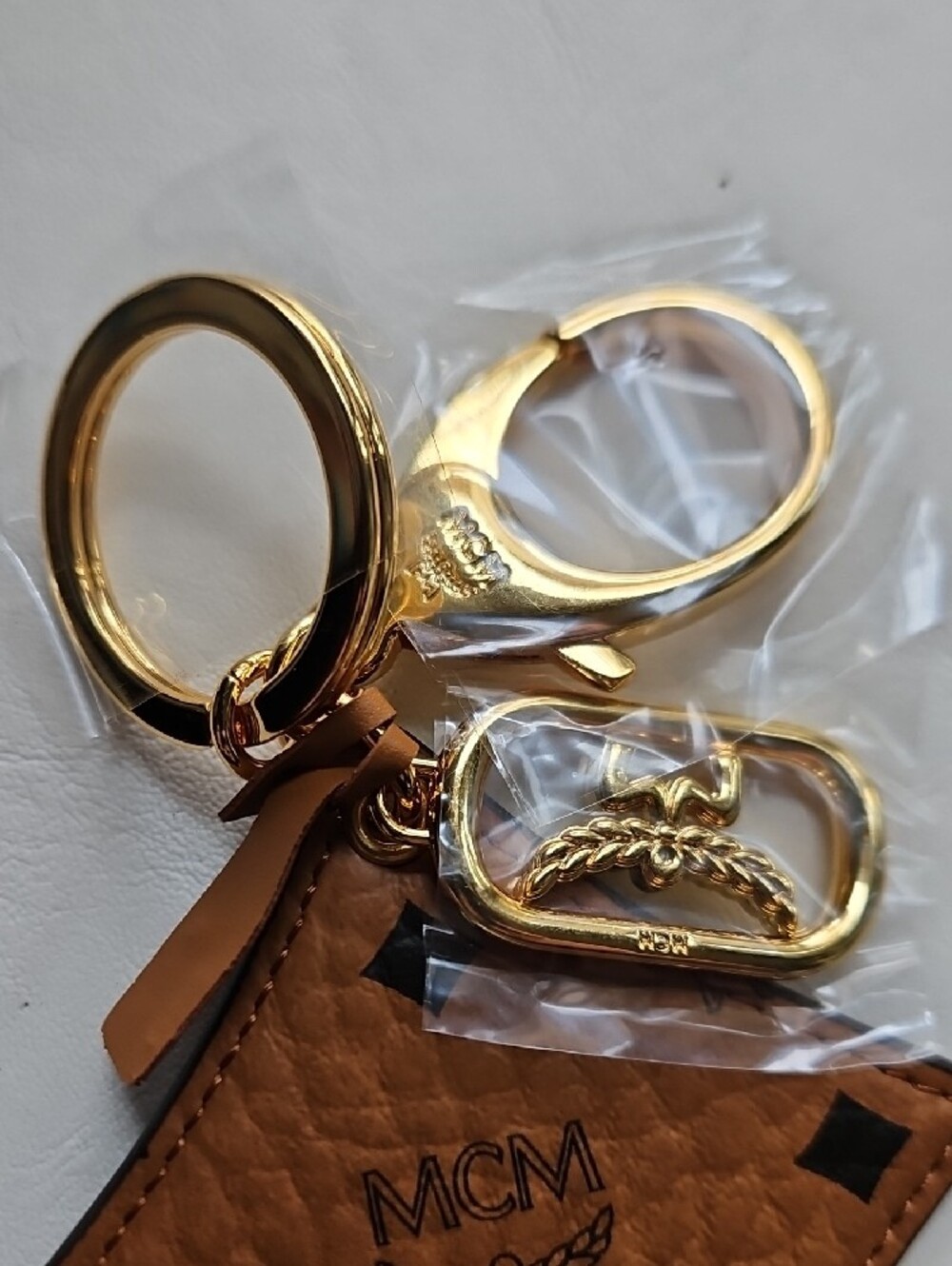 MCM BICOLOR DIAMOND KEY CHAIN - Picture 4 of 12